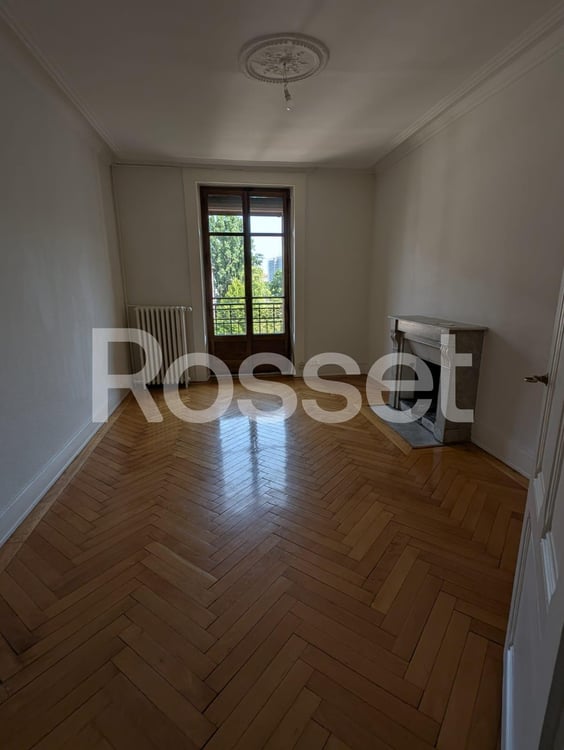 Appartement de 3.5 pièces au 4ème étage dans un immeuble sans ascenseur. 1