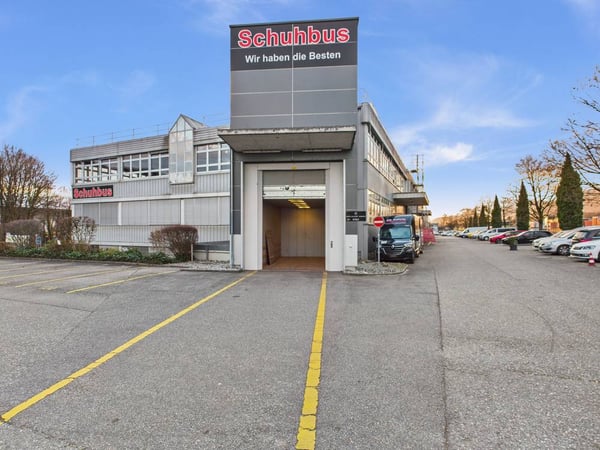 Produktions- und Gewerbefläche mit Büroanteil in Industriezone I 15