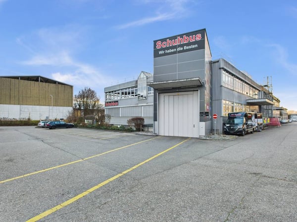 Produktions- und Gewerbefläche mit Büroanteil in Industriezone I 16