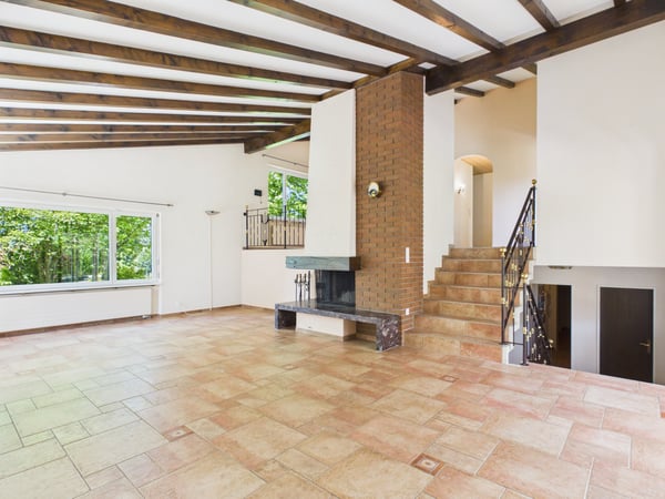 Exklusives 7.5-Zimmer-Einfamilienhaus mit Pool, Wintergarten und viel Privatsphäre in Arch BE