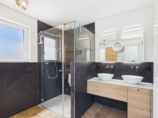 Exklusives 7.5-Zimmer-Einfamilienhaus mit Pool, Wintergarten und viel Privatsphäre in Arch BE 7
