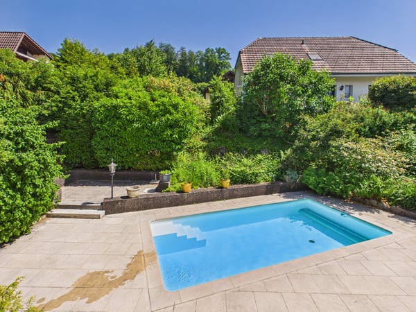 Exklusives 7.5-Zimmer-Einfamilienhaus mit Pool, Wintergarten und viel Privatsphäre in Arch BE 4