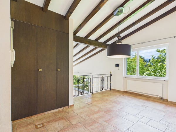 Exklusives 7.5-Zimmer-Einfamilienhaus mit Pool, Wintergarten und viel Privatsphäre in Arch BE 12