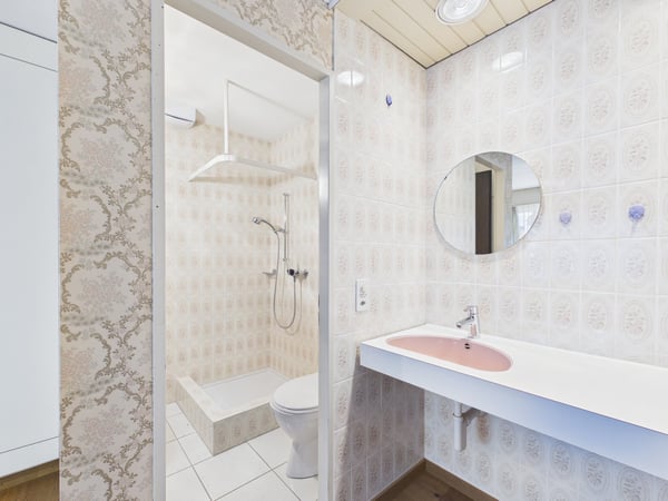 Exklusives 7.5-Zimmer-Einfamilienhaus mit Pool, Wintergarten und viel Privatsphäre in Arch BE 17