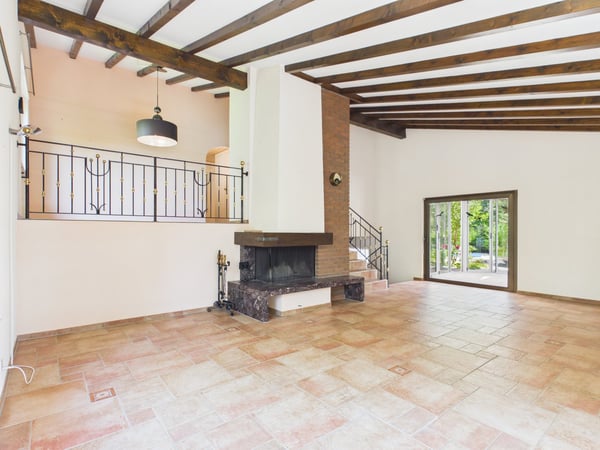 Exklusives 7.5-Zimmer-Einfamilienhaus mit Pool, Wintergarten und viel Privatsphäre in Arch BE 13