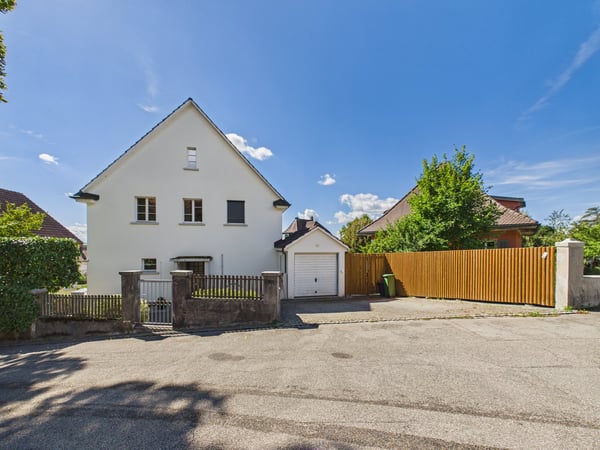 Charmantes Einfamilienhaus mit Garten und Sauna in Solothurn 1
