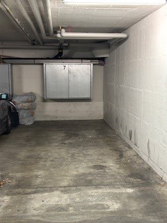 Einstellhallenplatz zu vermieten 3