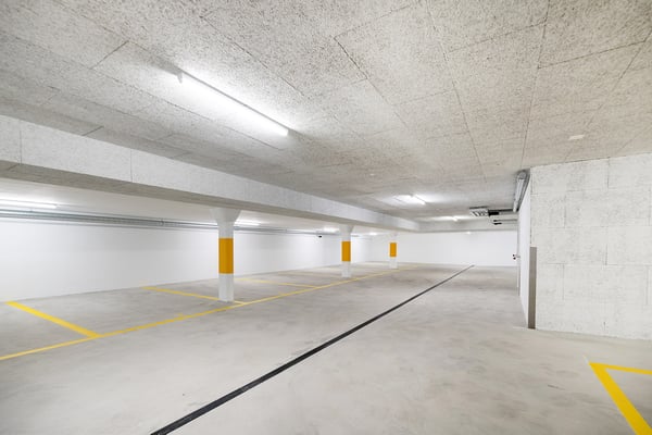 In Zürch Örlikon - Einstellhallenplatz zu vermieten. 5