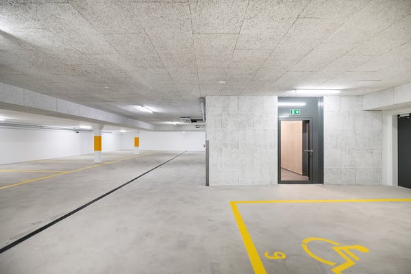 In Zürch Örlikon - Einstellhallenplatz zu vermieten. 4