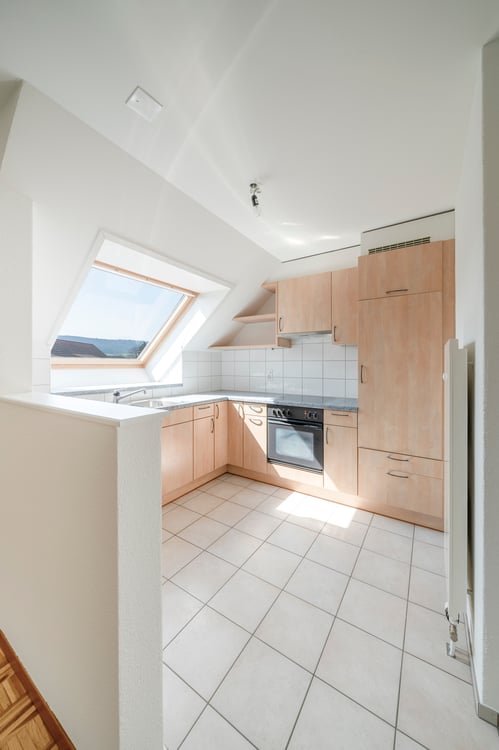 Grosszügige, helle 3.5 Zimmerwohnung mit Balkon! 2