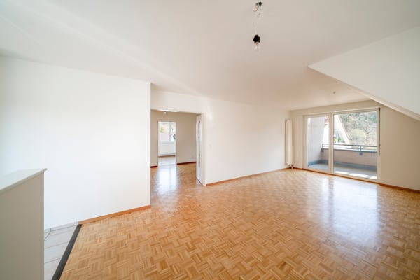 Grosszügige, helle 3.5 Zimmerwohnung mit Balkon! 3
