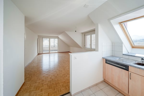 Grosszügige, helle 3.5 Zimmerwohnung mit Balkon! 1