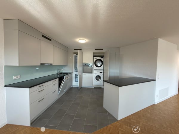 Moderne 4.5-Zimmer-Wohnung / Superbe 4,5 pièces moderne 2
