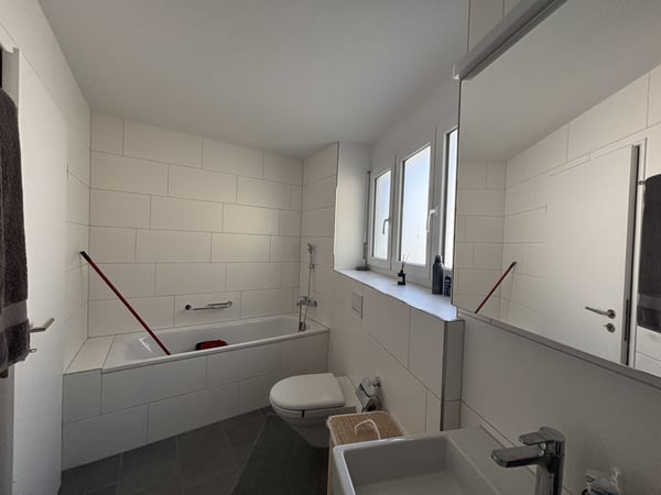 Helle, renovierte 4.5-Zimmer-Wohnung im 1. Obergeschoss 10