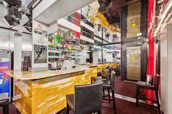 Immeuble mixte - Rendement net de 6 %, locataires en place 12