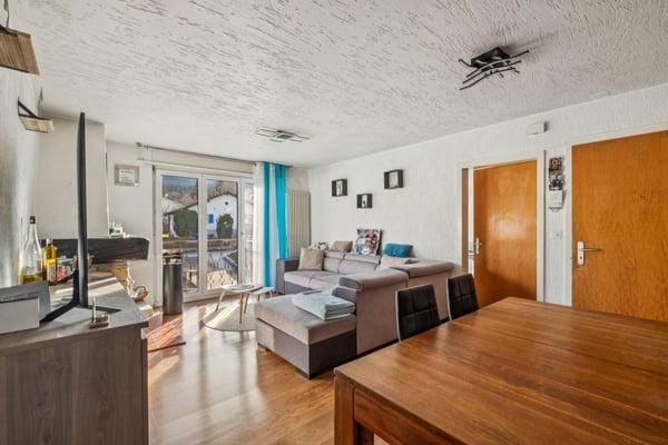 Immeuble avec 2 appartements, 1 salon de coiffure, un terrain à bâtir 8