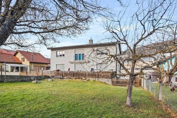 Immeuble avec 2 appartements, 1 salon de coiffure, un terrain à bâtir 3