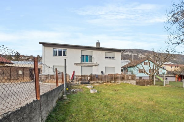 Immeuble avec 2 appartements, 1 salon de coiffure, un terrain à bâtir 13