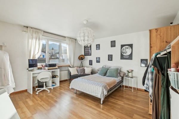 Immeuble avec 2 appartements, 1 salon de coiffure, un terrain à bâtir 7