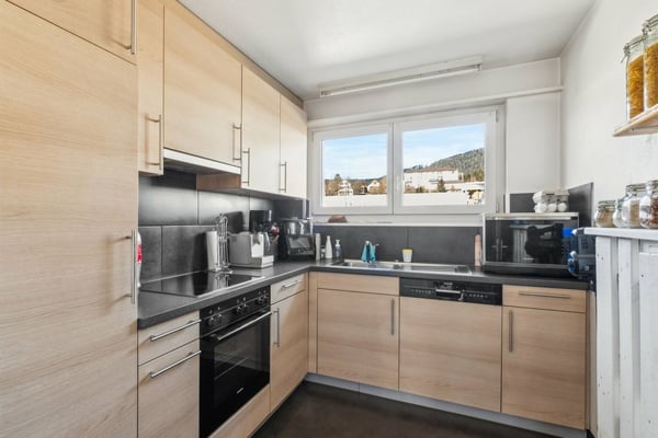 Immeuble avec 2 appartements, 1 salon de coiffure, un terrain à bâtir 5
