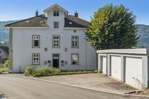 Superbe opportunité. Un bel immeuble résidentiel à vendre à Corgémont. 2