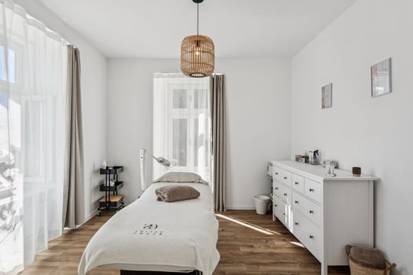 Superbe opportunité. Un bel immeuble résidentiel à vendre à Corgémont. 12