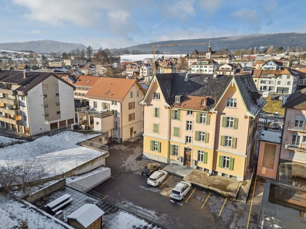 Rareté au Coeur de Reconvilier : Appartement 6.5 Pièces rénové 2