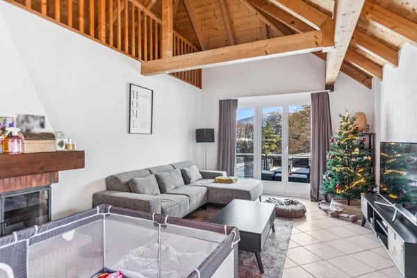OPPORTUNITÉ RARE À CORGÉMONT : Superbe 7.5 pièces avec garage-atelier 8