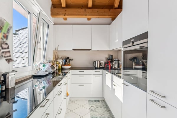 OPPORTUNITÉ RARE À CORGÉMONT : Superbe 5.5 pièces avec garage-atelier 1