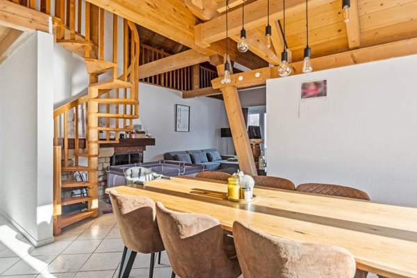 OPPORTUNITÉ RARE À CORGÉMONT : Superbe 5.5 pièces avec garage-atelier 11