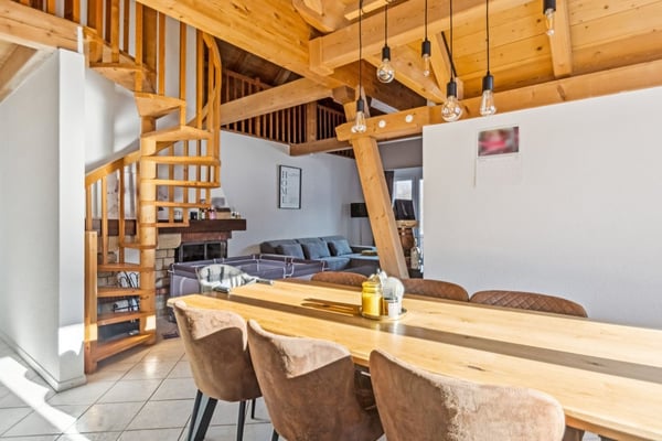 OPPORTUNITÉ RARE À CORGÉMONT : Superbe 7.5 pièces avec garage-atelier 11