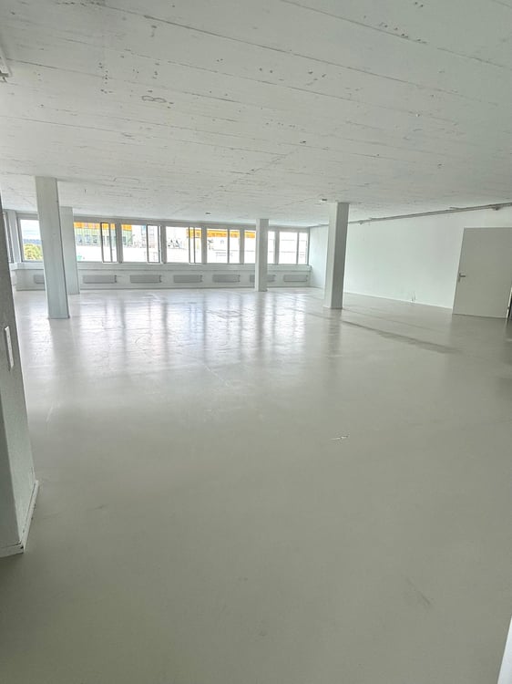 Vielseitige Gewerbefläche/n in Kloten zu vermieten