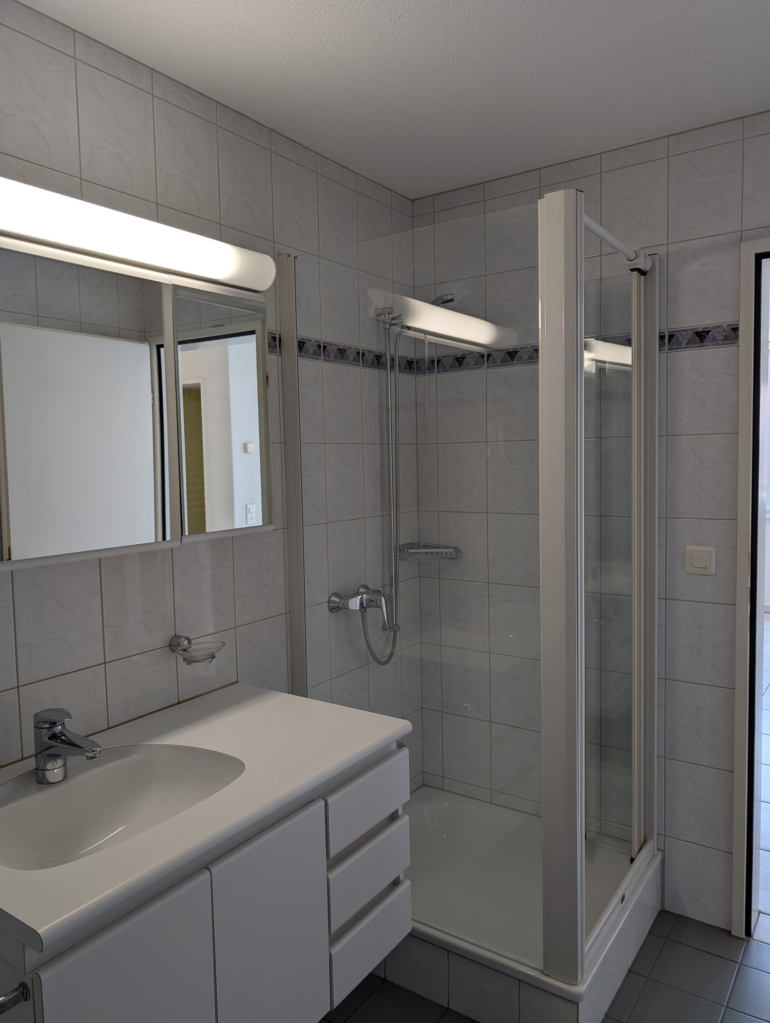 Immobilie in Münsingen - Charmante 3.5-Zimmer-Dachwohnung in Münsingen – Sofort verfügbar! - Bild 8