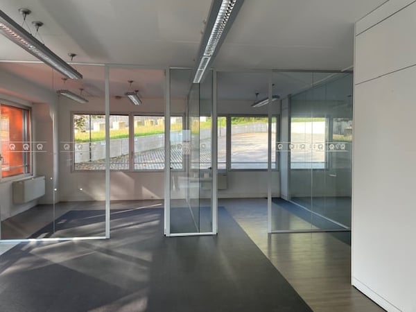 Affittasi spazi di 210 Mq  e 420 mq in posizione strategica nel Sud del Ticino - aria condizionata 8