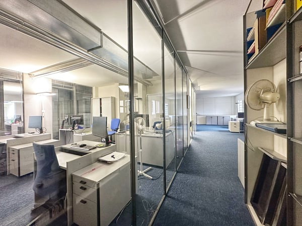 Spacieux bureau de 350m2 à remettre ! 11