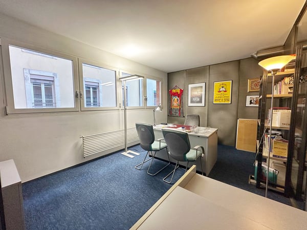 Spacieux bureau de 350m2 à remettre ! 5