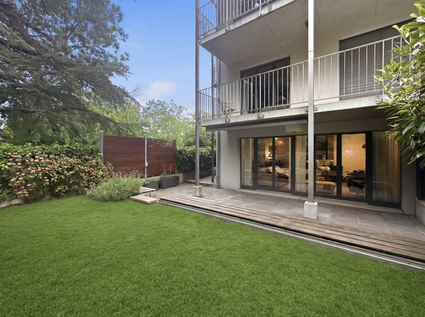 Superbe duplex meublé de 200 m² avec jardin privatif et terrasse – Chambésy