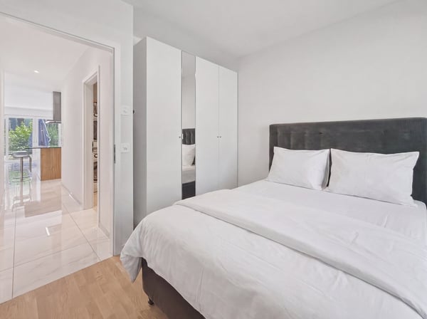 Appartement meublé de standing en rez-de-jardin 13