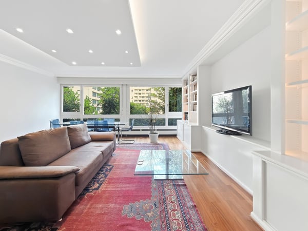 Lumineux appartement meublé de 3 pièces avec balcon – Route de Florissant, Genève 1