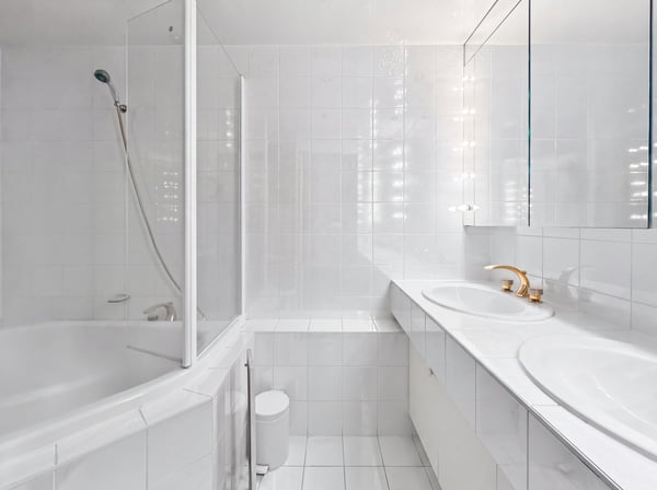 Lumineux appartement meublé de 3 pièces avec balcon – Route de Florissant, Genève 13