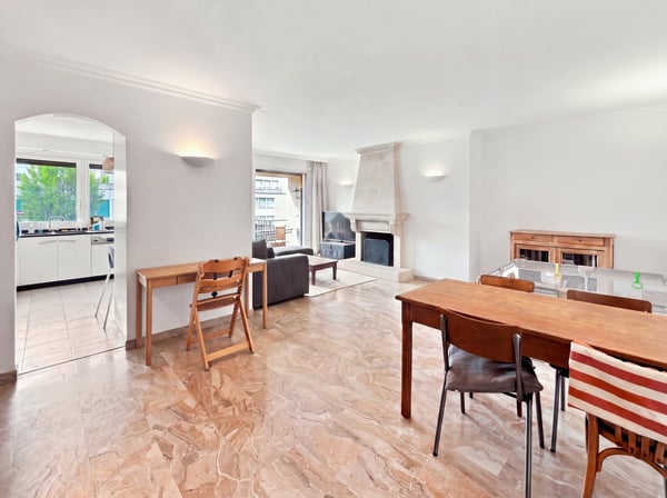 Spacieux appartement familial de 5.5 pièces avec balcon et parking à Carouge