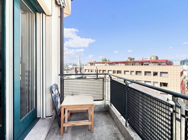 Duplex de 1 pièces avec balcon en attique 2