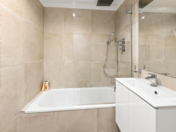 Charmant appartement de 2 pièces meublé avec terrasse – Rue Liotard, Genève 13
