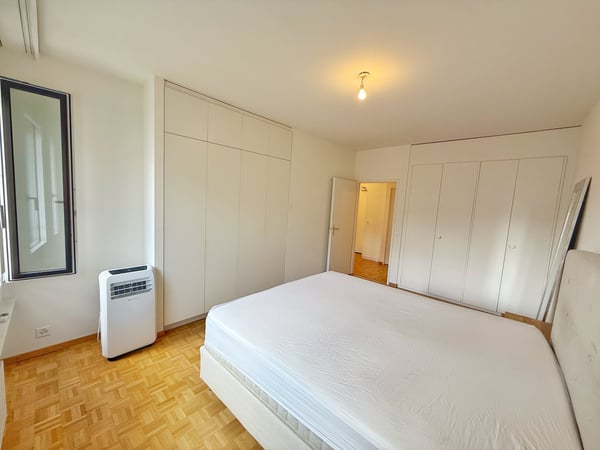 Magnifique appartement entièrement meublé Rue du Rhône (UNE ANNEE) 8