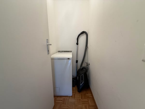 Magnifique appartement entièrement meublé Rue du Rhône (UNE ANNEE) 9