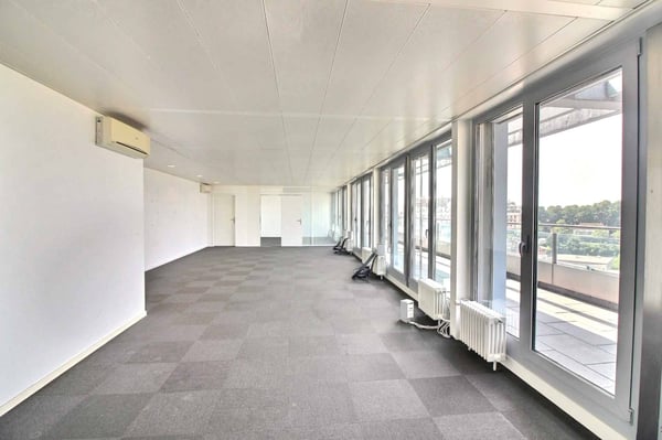 GRATUITÉ DE 3 MOIS  Bureaux lumineux de 150 m² au cur de Lausanne, vue imprenable. 3