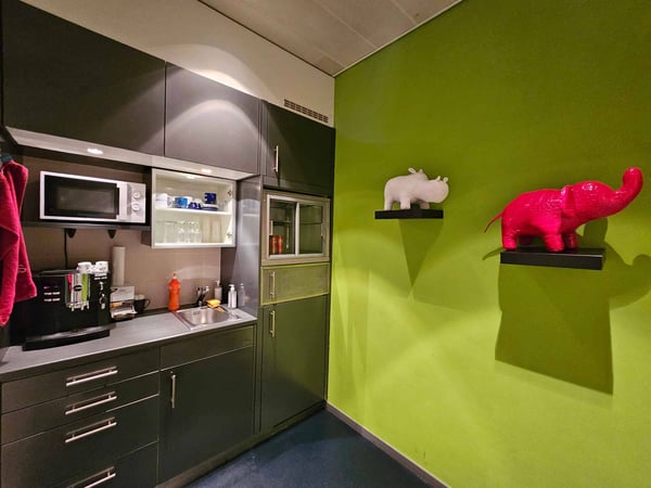 Belle surface de bureaux située dans le complexe du CACIB 6