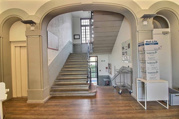 LOUER  IMMEUBLE COMMERCIAL D'EXCEPTION 10