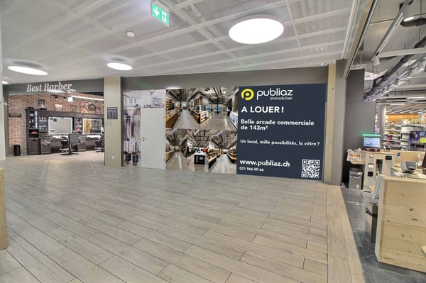 Arcade commerciale de 143 m² au cur du centre commercial La Chiésaz 2