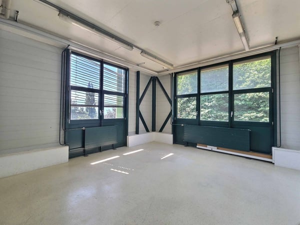 Surface commerciale / artisanale d'env. 243 m2 6